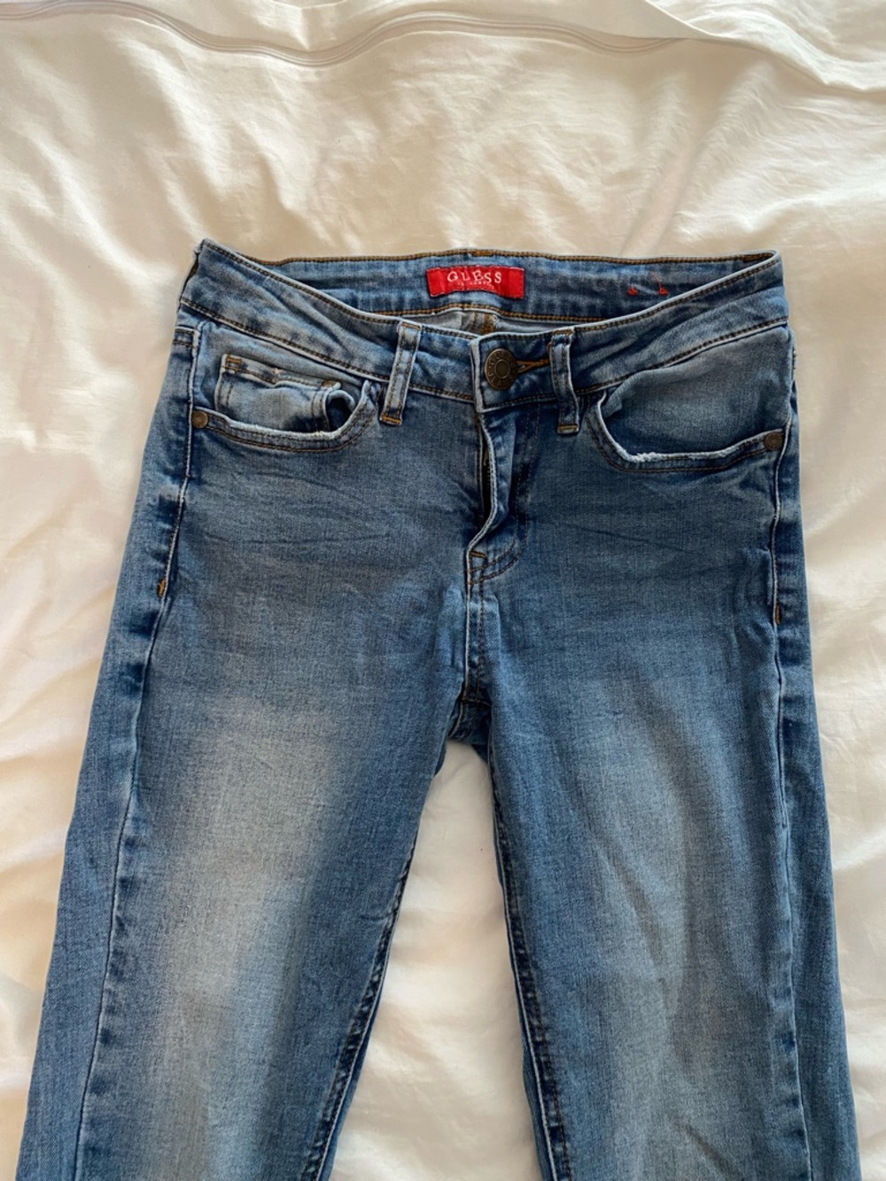 GUESS Women's Faded Blue Skinny Jeans
